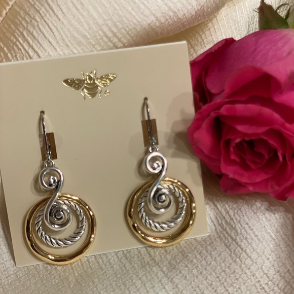 EaRRinG Jewelry - ✨ Dual-Tone Spiral Silver Earrings ✨